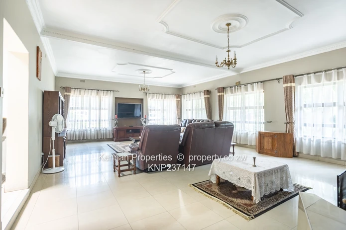 Executive 5 bedroom home with 3 bed cottage in prime area (Sole Mandate)