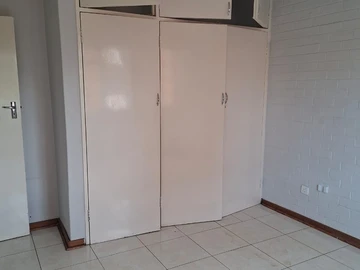 2 Bedroom Flat & Apartment