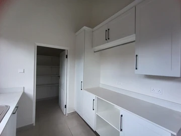 3 Bedroom Flat & Apartment