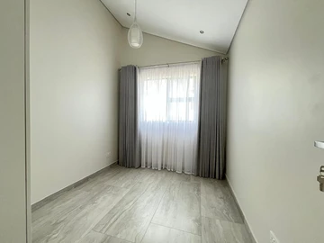 3 Bedroom Flat & Apartment