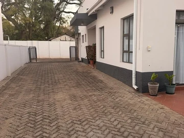 3 Bedroom Flat & Apartment