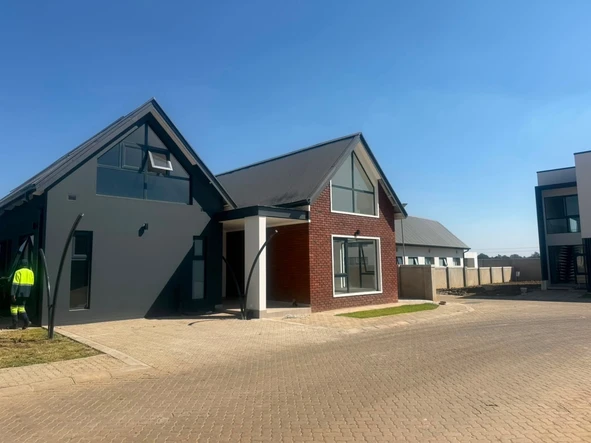 4 Bedroom Flat & Apartment