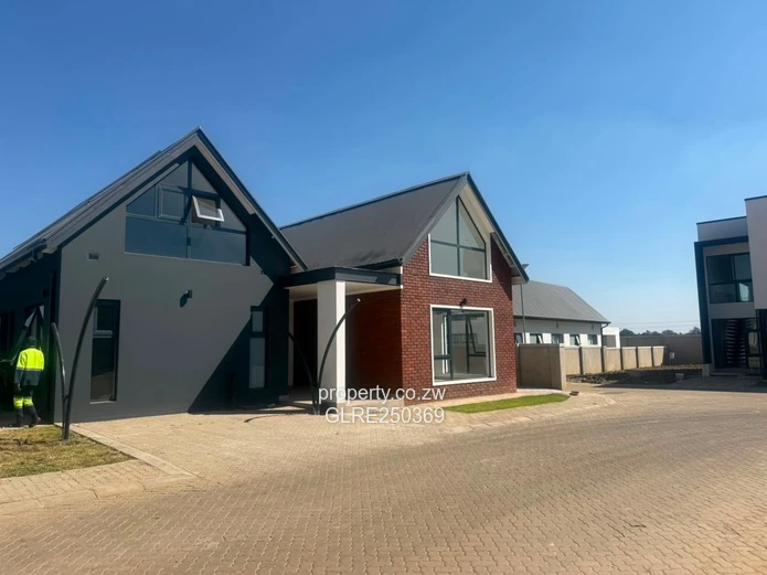 Modern 4-Bed Flat in Borrowdale — Borehole & Solar