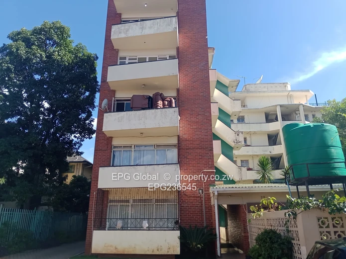 Recently redecorated 2 bedrooms flat 