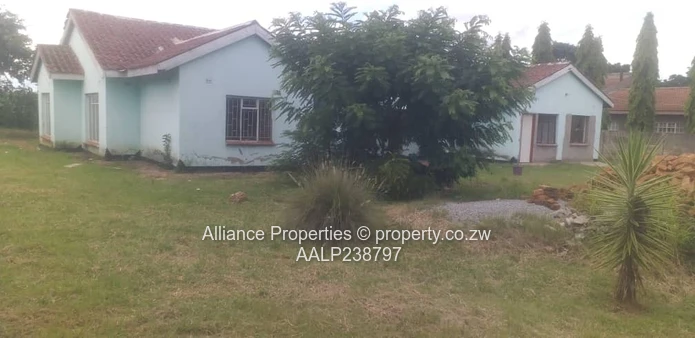 Prime Twinlakes Investment: 4-Bed Main Home + Instant Rental Income