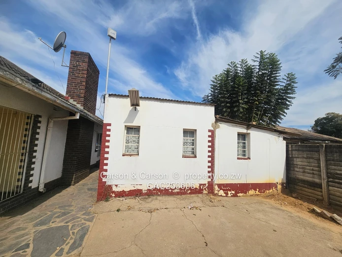 4 bedroomed house for sale in Queensdale