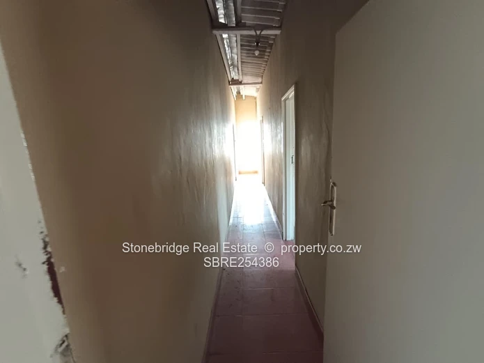 3 Bedroomed House in Lobengula West To Rent