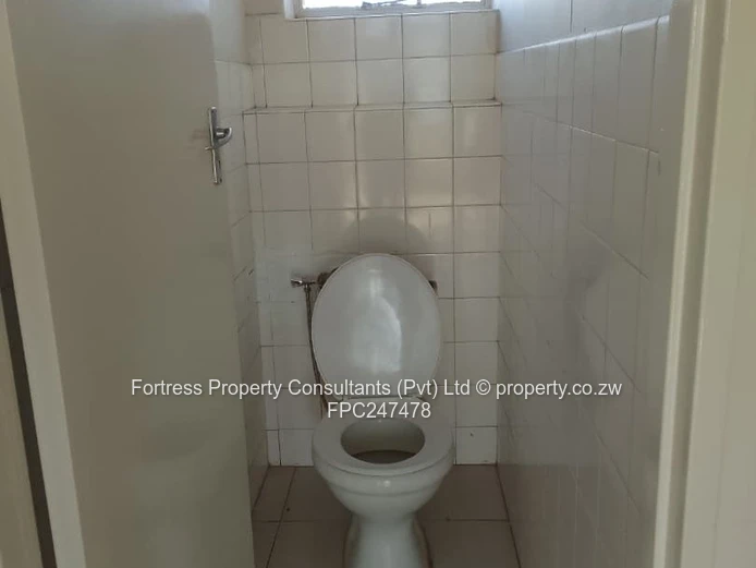 Sunlit 2-Bed Avenues Flat with Balcony & Borehole