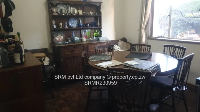 2 bedroomed flat to let in Avenues. 
