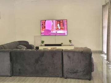 2 Bedroom Flat & Apartment