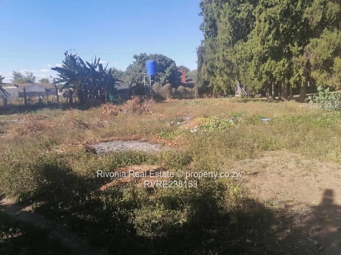 Old Marlborough 5beds house 4269sqm . Potential for redevelopment deeds