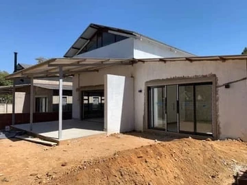 4 Bedroom Flat & Apartment