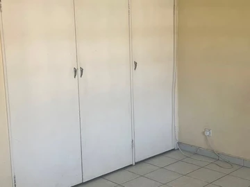 4 Bedroom Flat & Apartment
