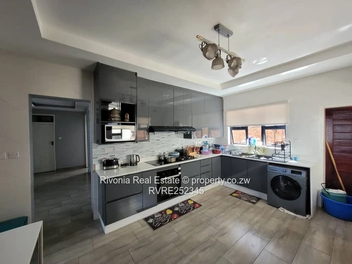Luxury 5-Bed Highlands Apartment with Double Garage & Borehole