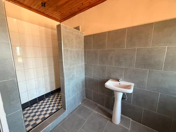 3 Bedroom Flat & Apartment