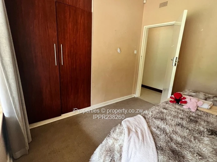 Spacious Family Home with Modern Finishes and a Cottage. (Sole Mandate)