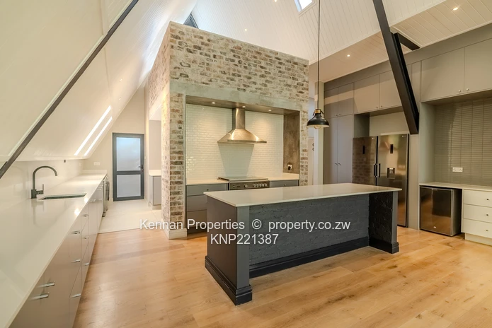 High End Townhouse In The Heart Of The Golden Triangle