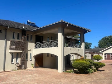 Luxury Double-Storey Home For Rent