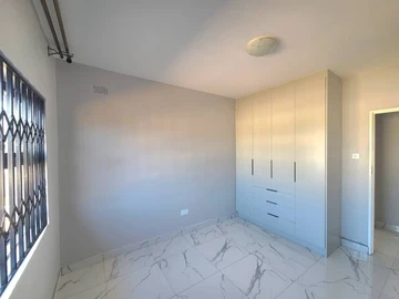 3 Bedroom Flat & Apartment