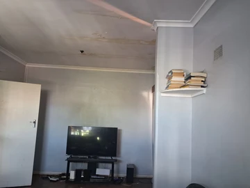 2 Bedroom Flat & Apartment