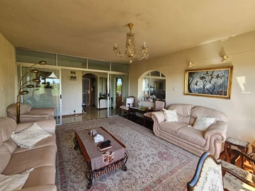 3 Bedroom Flat & Apartment