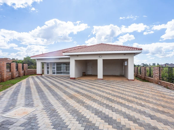 "Luxury Living in Cold Comfort Views Park!