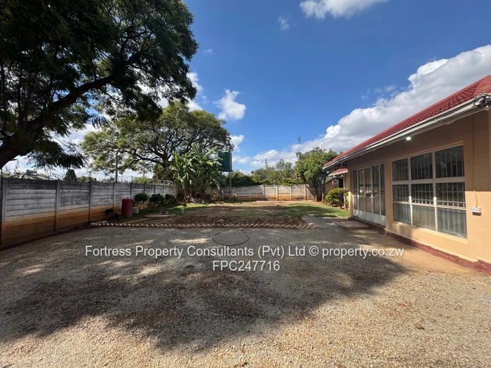 Braeside, Harare South 3-Bed House for Rent — Pool & Borehole