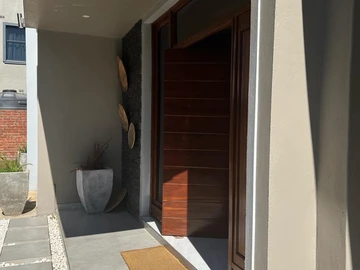 4 Bedroom Flat & Apartment