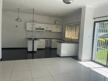 3 Bedroom Flat & Apartment