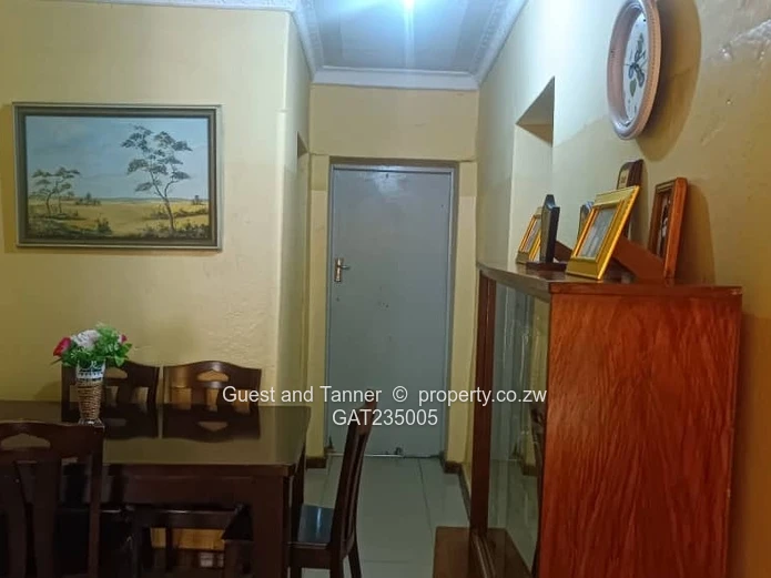 3 Bed House For Sale In Queensdale (Sole Mandate)