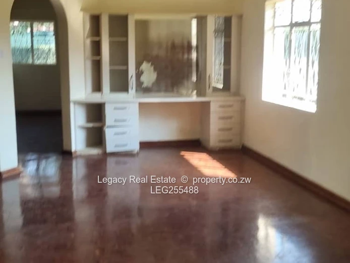 Borrowdale 5-Bed Home with Double Garage & Borehole
