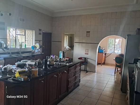 6 Bedroom House