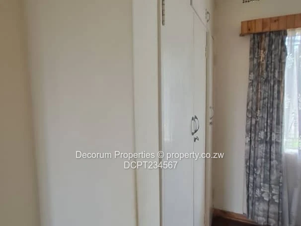 4-Bed Emerald Hill Home on 2030m² with Borehole & Driveway