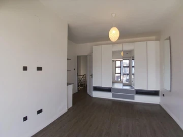 2 Bedroom Flat & Apartment
