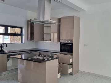 3 Bedroom Flat & Apartment