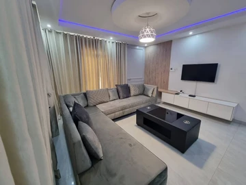 4 Bedroom Flat & Apartment