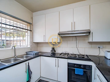 2 Bedroom Flat & Apartment