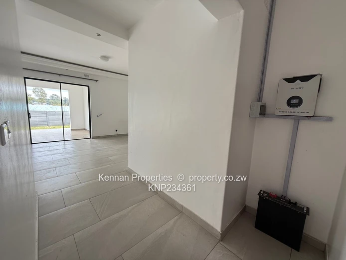 Modern Townhouse in secure Peakwood Village 