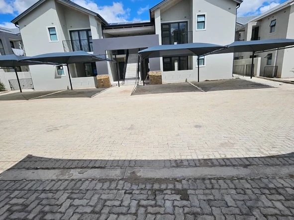 3 Bedroom Flat & Apartment