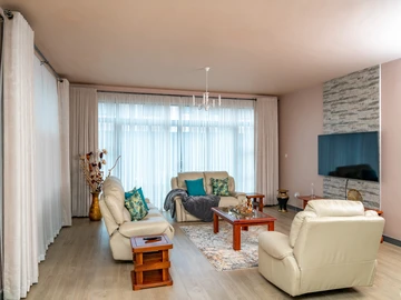 3 Bedroom Flat & Apartment