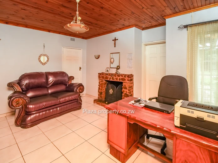 Grand double storey house in Helensvale for sale