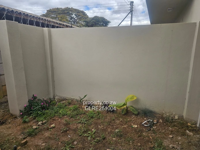 Ground-Floor 1-Bed Flat, Ashdown Park — Borehole