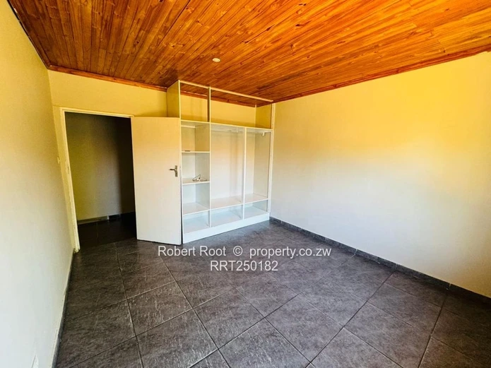 HOUSE FOR SALE in WATERFALLS PROSPECT (IDEAL FOR INVESTMENT) - TAKING NOSTRO