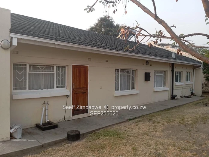 3-Bed cluster unit along Coronation on 871sqm 