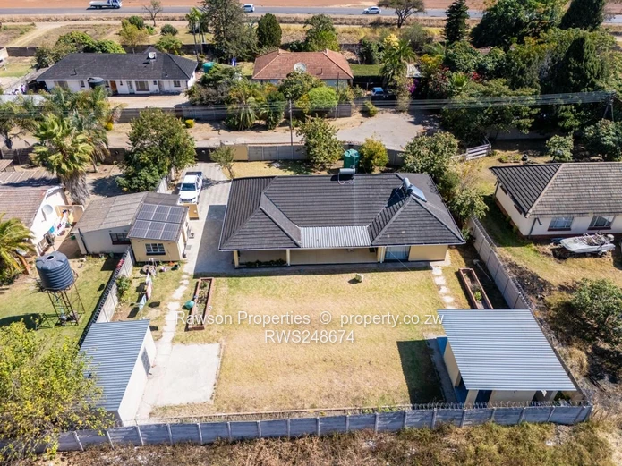 Cotswold Neat 3 Bedroom House For Sale