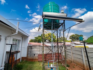 2 Bedroom Flat & Apartment
