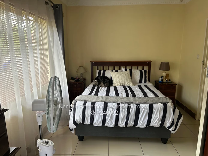 Charming Unit in sought after Highlands Park