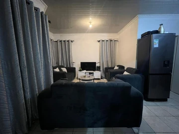 2 Bedroom Flat & Apartment