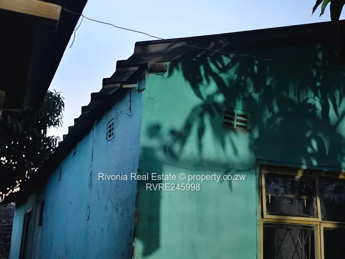 Charming Turquoise 4-Bed Home in Glen View — Borehole