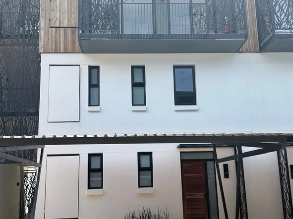 2 Bedroom Flat & Apartment
